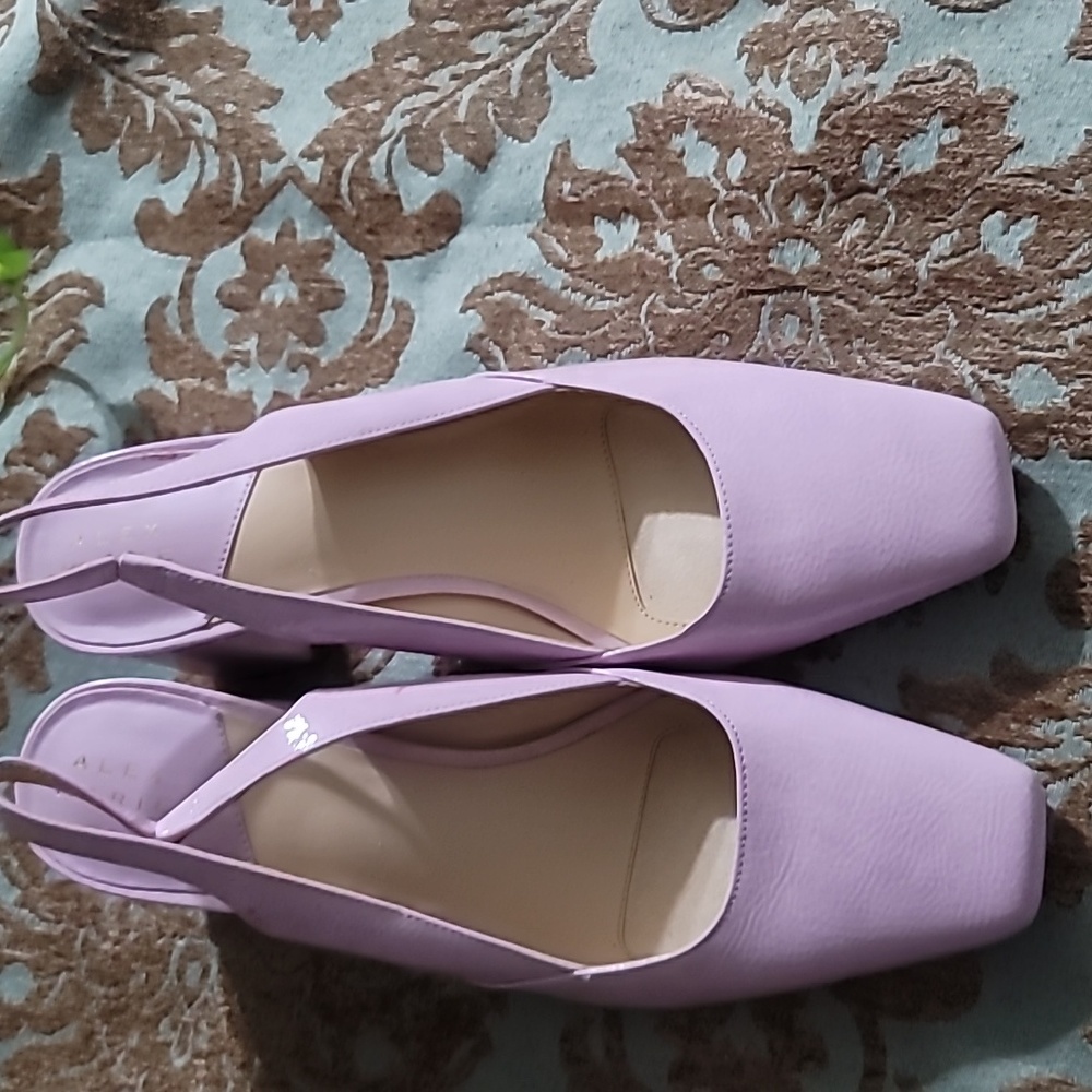 Pink Alex and Marie 60s style patent leather shoes